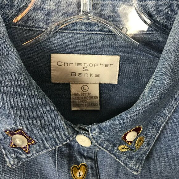 Christopher & Banks Denim Shirt Size L Short Sleeve Embroidered Hearts Button Up - Picture 4 of 5